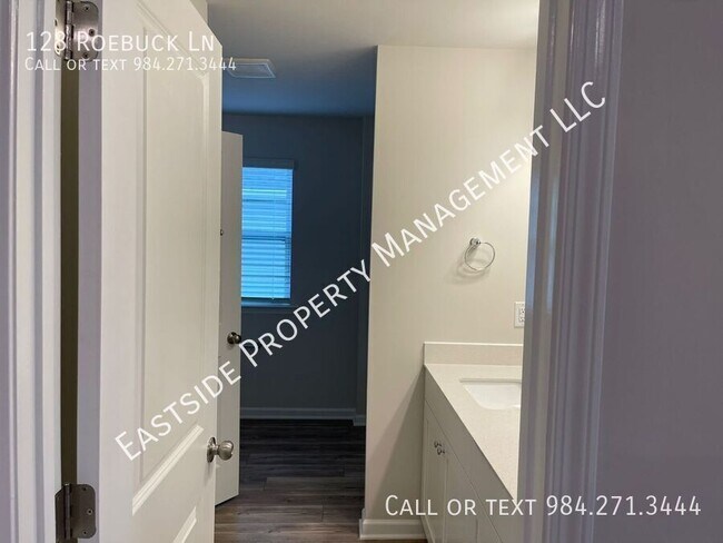 Building Photo - 128 Roebuck Ln
