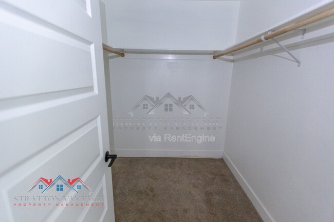 Building Photo - 712 W 14th St