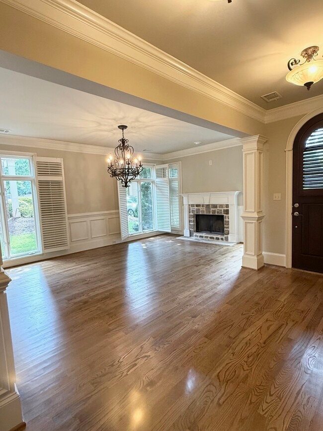 Building Photo - 2041 Mendenhall Cir