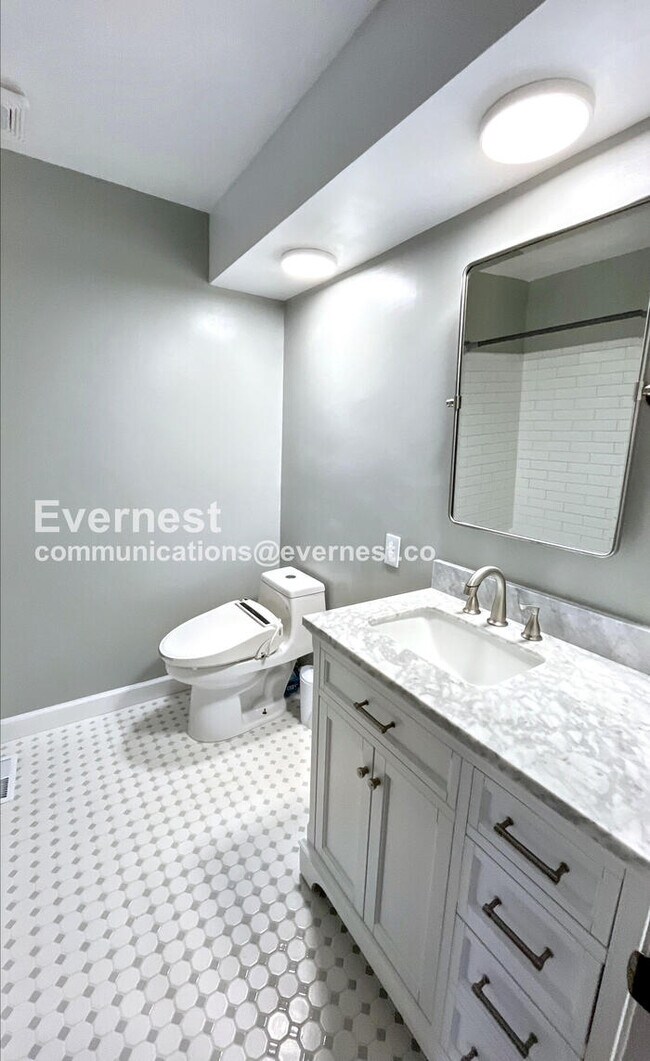 Building Photo - 3 Bed/2 Bath Home with Garage / Pet-Friend...