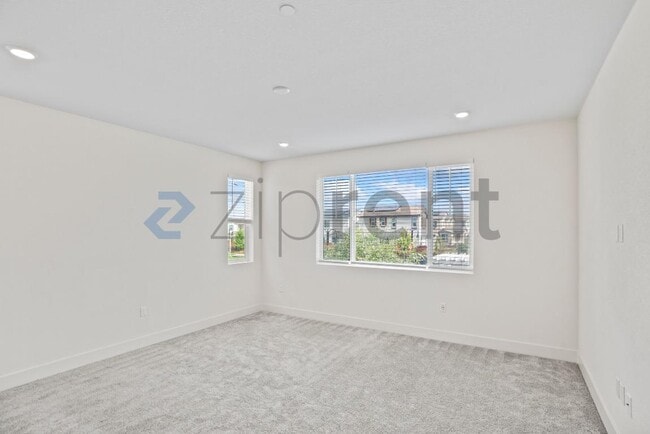 Building Photo - Unit