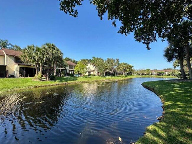 Building Photo - 4509 Carambola Cir S