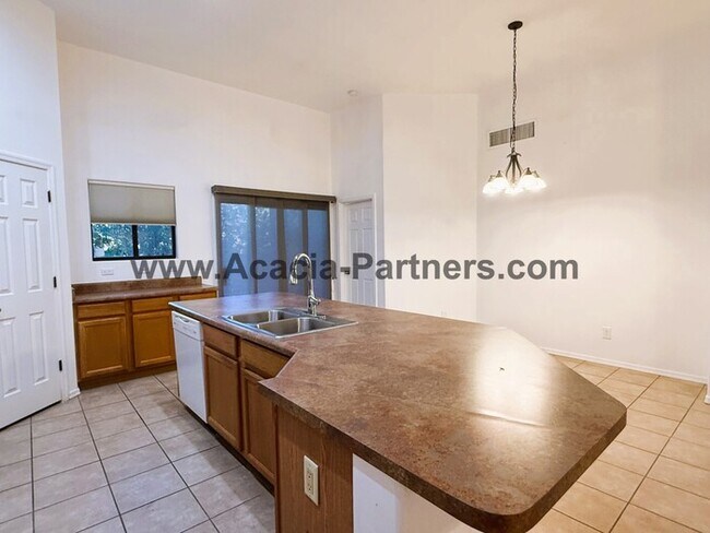 Building Photo - Three bedroom home in Barrio Central