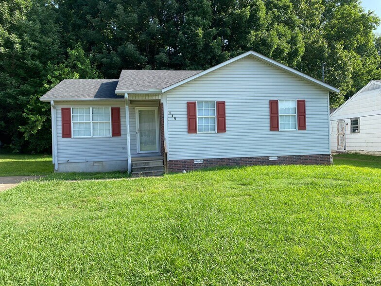 Primary Photo - 119 Roosevelt Pky