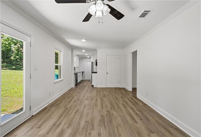 Building Photo - 1348 Ridgewood Dr SW