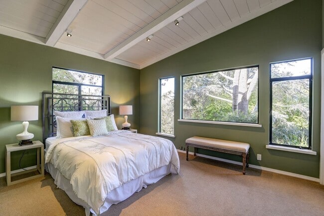 Building Photo - FIVE BEDROOM THREE-AND-A-HALF BATH HOME WI...