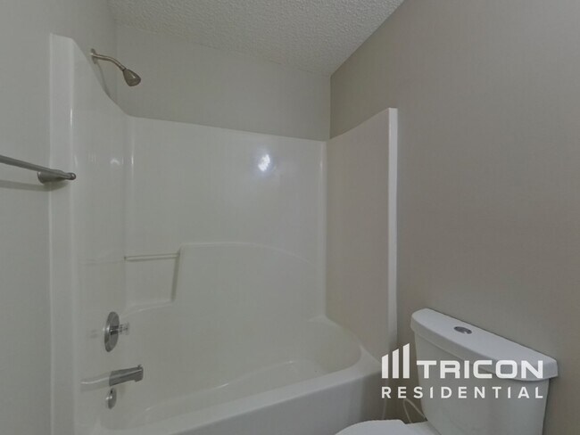 Building Photo - 4112 Everest Dr