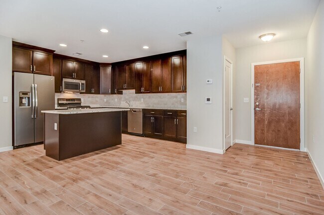 Building Photo - 744 Westfield Ave