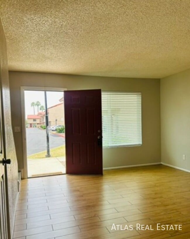 Building Photo - 4828 W Orangewood Ave