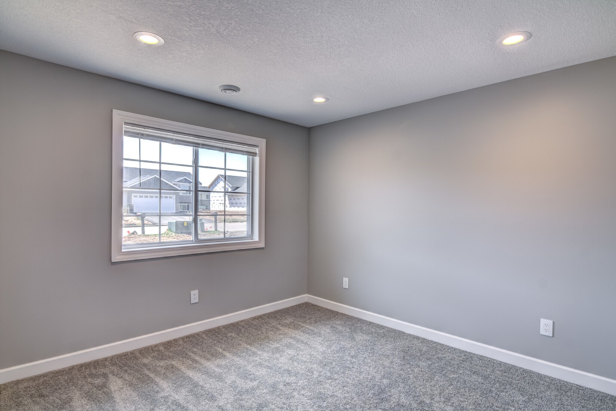 Building Photo - 1303 Blue Jay Pl
