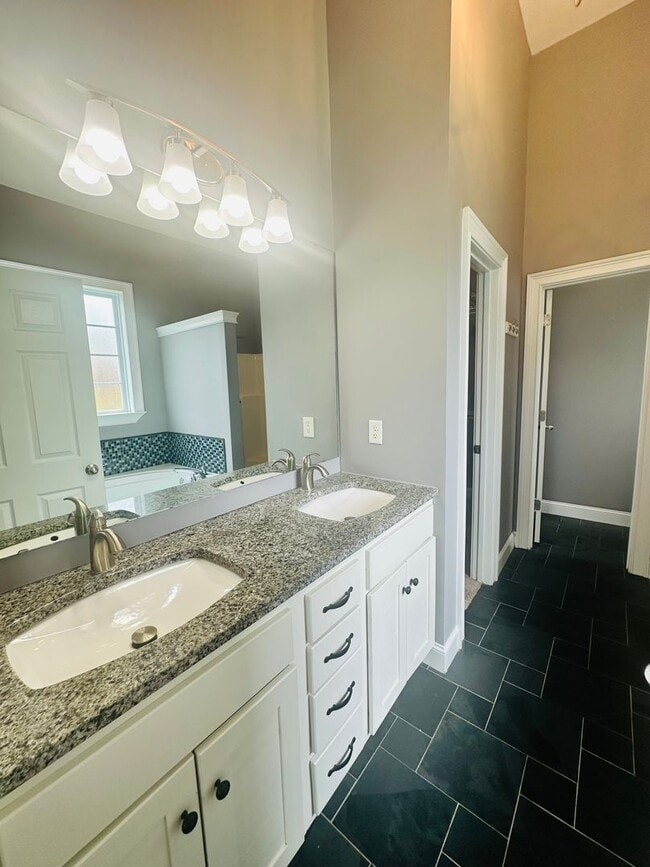 Building Photo - 709 Loudon Hill Dr