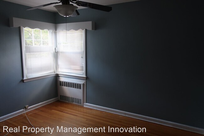 Building Photo - 4 br, 2 bath House - 221 E Hawthorne Avenue