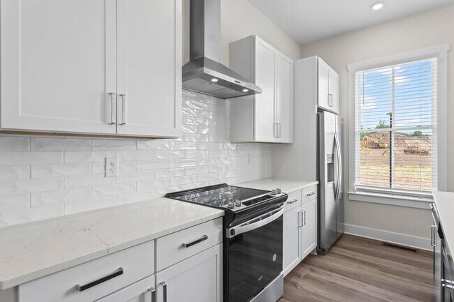 Building Photo - 1066 Crest Cir SE