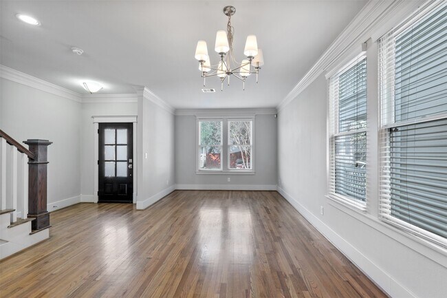 Building Photo - 434 W 27th St