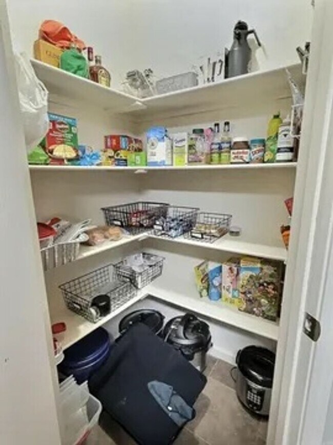 Building Photo - Great 3 Bedroom 2.5 Bathroom Cabot House