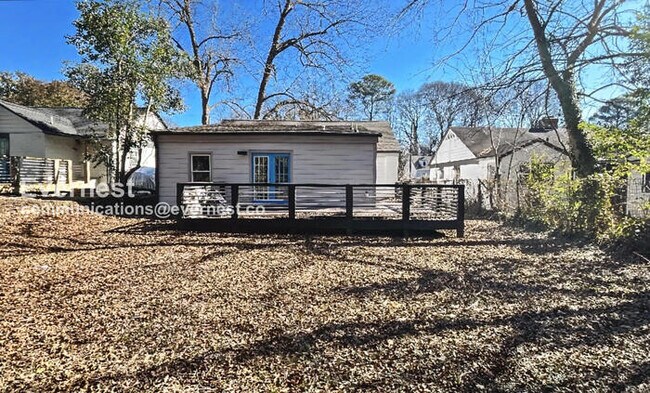 Building Photo - 3 Bed/2 Bath Home with In-Unit Laundry / Vouchers Accepted / Available Now!