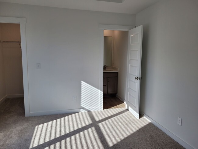 Building Photo - Madison - East Limestone