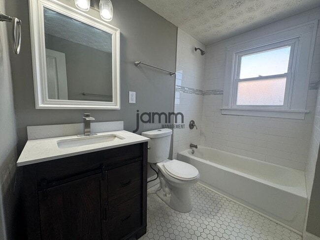 Building Photo - 2121 Carabel Ave