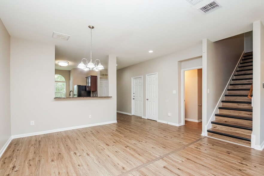 Building Photo - 420 Sapphire Ln