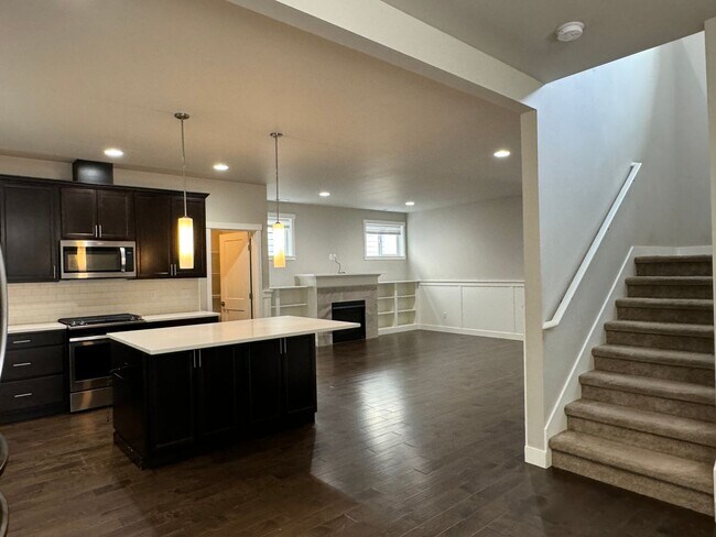 Building Photo - Wonderful Central Kitsap 4 bedroom in Village View neighborhood...now available