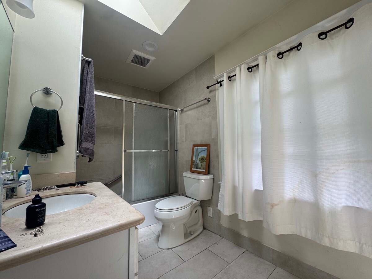 Building Photo - 2836 Derby St