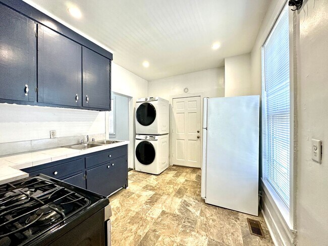 Building Photo - 2 Bedroom, 1.5 Bath House in East Central Neighborhood on the Charleston Peninsula!