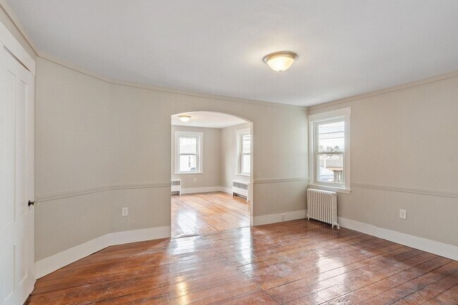 Building Photo - 20 School St