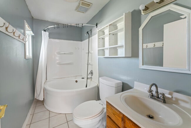 Building Photo - 4501 E Kuhn Rd