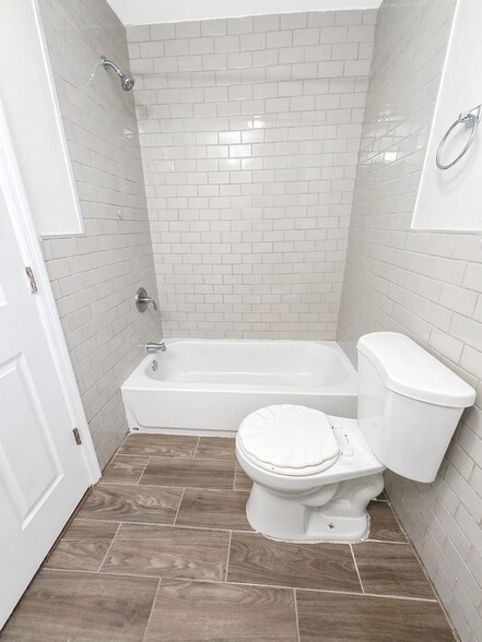 Building Photo - 296 N Clinton St