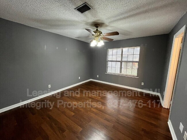 Building Photo - 107 Village Ln