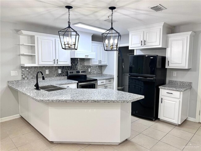 Building Photo - 213 S 49th St