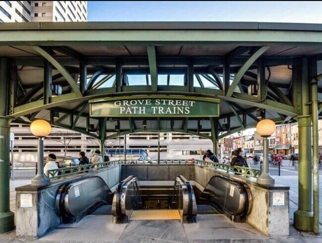 Building Photo - 209.5 4th St