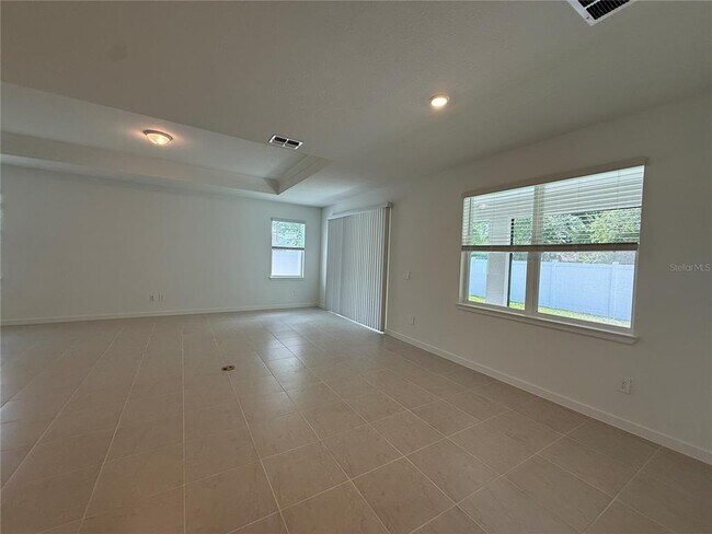 Building Photo - 3915 Big Sky Dr