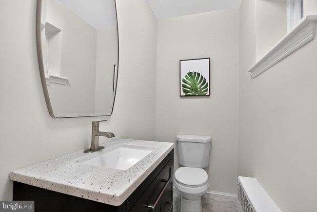 Building Photo - 829 Bryn Mawr Ave