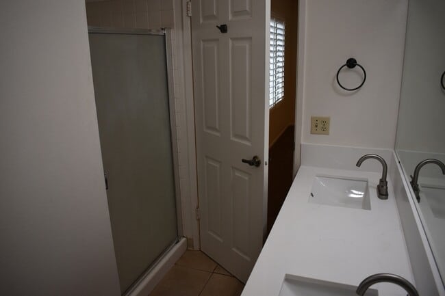 Building Photo - 4727 E Alamos Ave