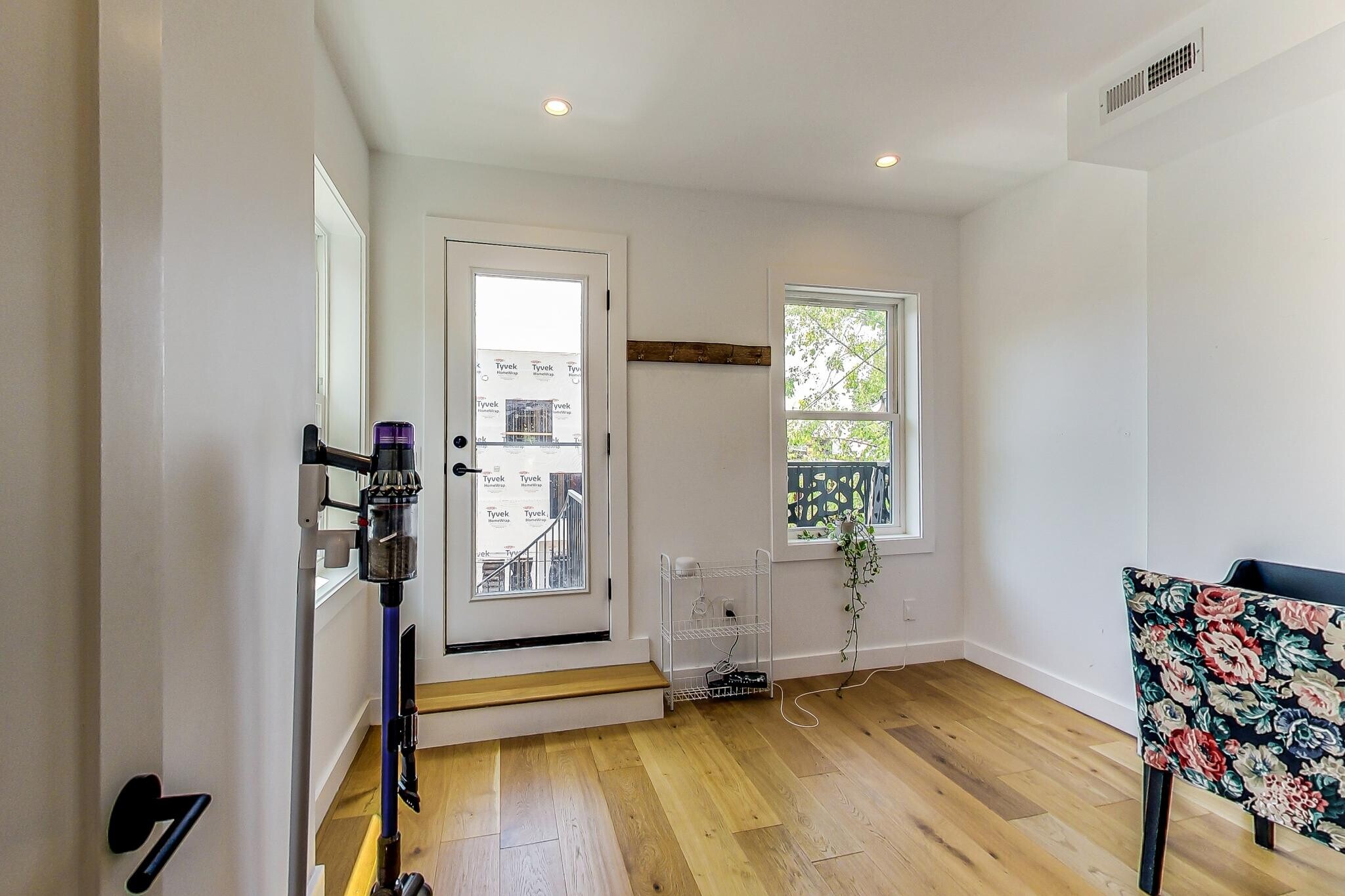 Building Photo - 25 U St NE