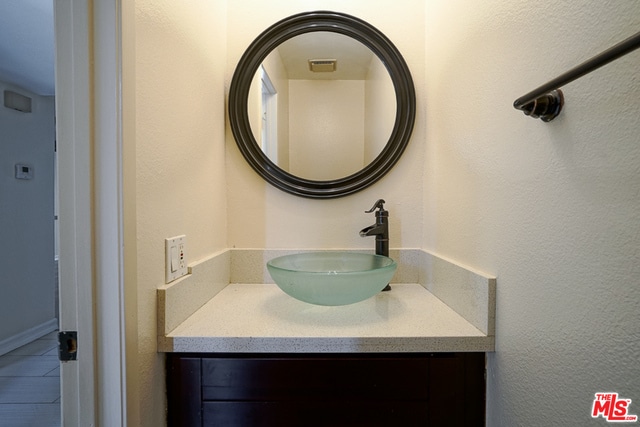 Building Photo - 5760 Owensmouth Ave