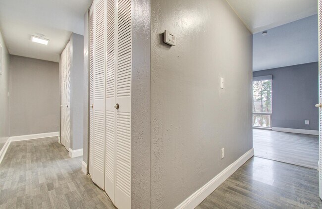 Building Photo - 417 Brook Hollow Dr