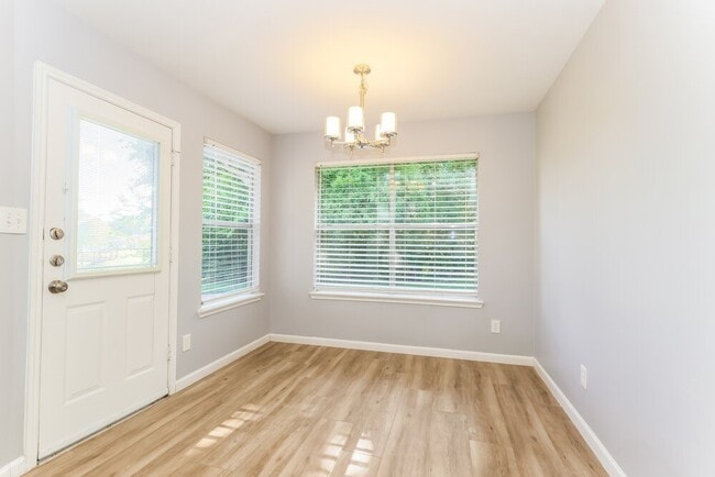 Building Photo - 318 Lazy Ln