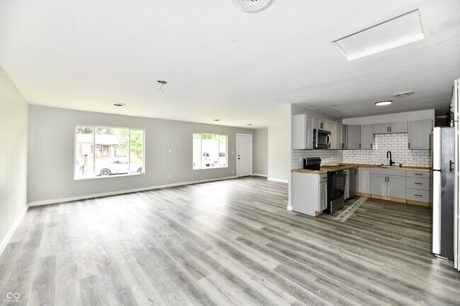 Building Photo - 3550 Eisenhower Dr