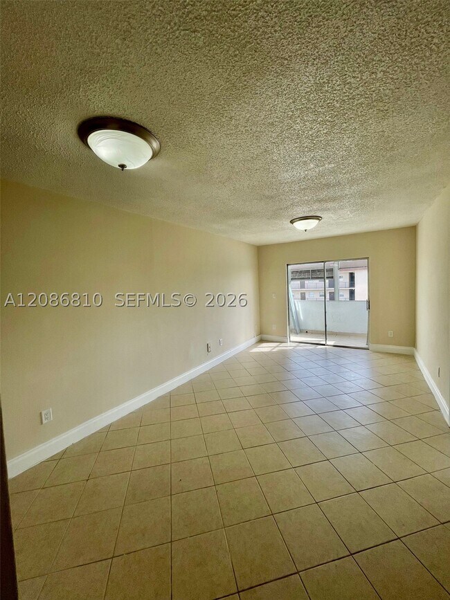 Building Photo - 1035 W 77th St