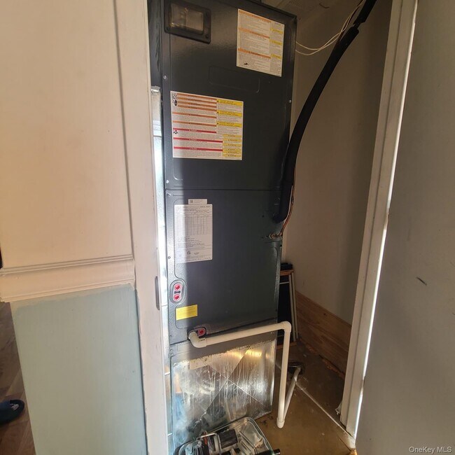 Building Photo - 104-42 164th St