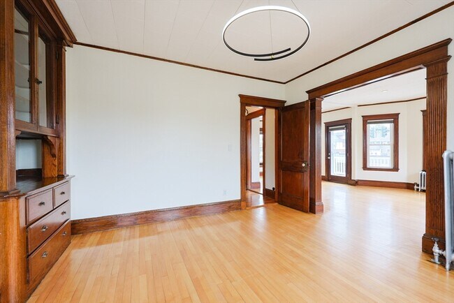 Building Photo - 294 Belmont St