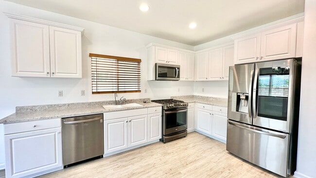 Building Photo - Beautiful Two-Story Home in the Newer Community of Horse Creek Ridge in Fallbrook!