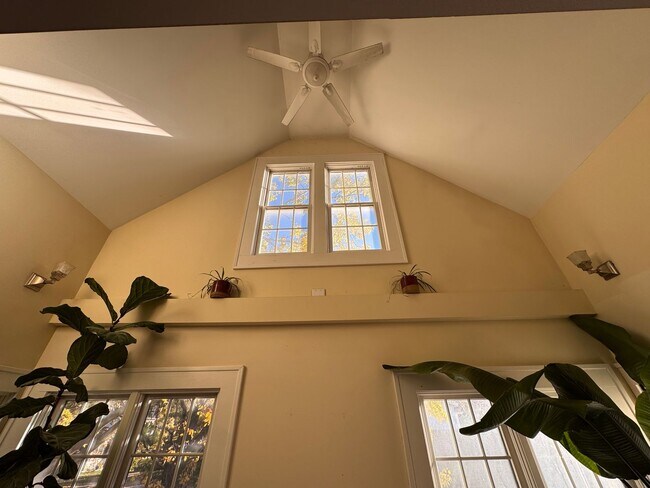 Building Photo - 3910-3912 Thomas Ave South