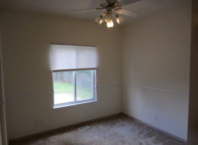 Building Photo - 14019 S Oakdale Cir