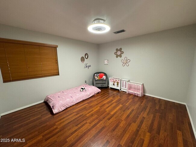 Building Photo - 820 N Owl Dr