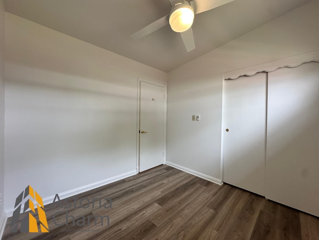 Building Photo - Spacious 4 Bedroom + Den Home with Private...