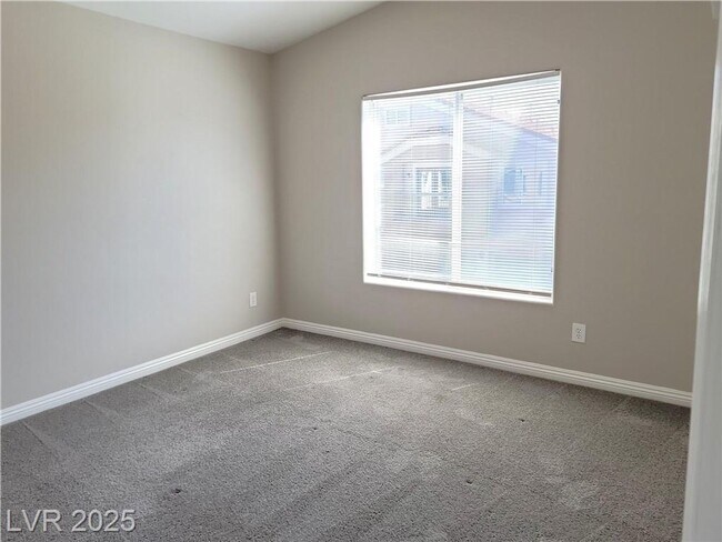 Building Photo - FANTASTIC TOWNHOME - POPULAR FLOORPLAN!! M...