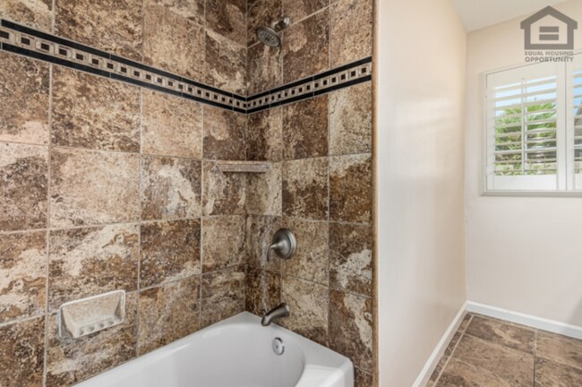 Building Photo - 3Bed/3Bath House at Thomas/7th Ave! Ready for Immediate Move-In! -- NO HOA! FULLY REMODELED!